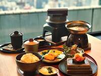 Weekends & holidays: [Lunch set featuring three main dishes and salmon hara miso rice cooked in a hangiri] ‘Black beef lava-grilled’, ‘Live fugu tempura nanban’, ‘Bonito grilled over straw’