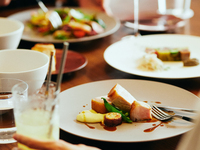 [Mittagessen] Mittagsgang (alle 4 Gerichte) mit einem Glas Sekt
