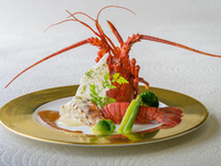 [Limited Time] Lobster Américaine Lunch – Indulge in a whole lobster. A special lunch featuring the Toba International Hotel’s traditional flavors. Table Check reservations only; includes one selectable drink.
