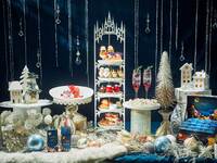 【Xmas2026】＜土日祝＞『ローズハンドクリーム（15mLミニサイズ）+スノーローズ・レモネード+ローズ香るレアチーズムース いちごのソルベと共に付きジュリークローズアフタヌーンティー』心躍る世界観へと贅沢に落とし込んだ特別コラボレーション！マリアージュフレールもお替り自由　11/4～1/11