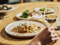[CASUAL LUNCH COURSE] Salad + soup + choice of main course + dessert