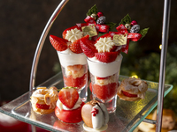 [Early Bird Discount] Christmas High Tea & Champagne Toast & 25 types of free coffee | 12,500 yen