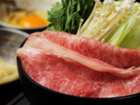 【すき焼きランチコース】旬の前菜や焼き物、メインに名物すき焼きを楽しむ！一人一皿ずつの提供でランチ会食、週末のプチ贅沢や顔合わせなどにお勧め！　5,500円