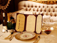 [Dinner/Upgrade] Includes 3 glasses of wine and table manners plan.