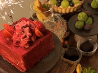 【Christmas Dinner with デザート&北海道産チーズワゴン】 乾杯のスパークリングワインと共に。17時より承っております。