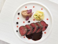 Christmas-exclusive lunch course with wine pairing