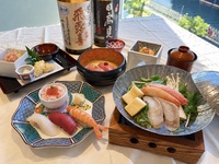 Nov 1 onwards: [~Winter Delicacies~ Blowfish & Crab Lunch] ‘Hot pot with Hokkaido blowfish and king crab in golden broth’, ‘Tempura of blowfish and famous Shundere radish’ & ‘Small sushi bowl with crab, ikura, and 3 pieces of Edomae-style sushi’. Price on Saturdays, Sundays, and holidays: 3,680 yen