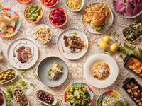 【Weekday Lunch】2-Hr. Salad & Dessert Bar + Choice of Main