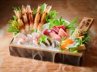 【飲み放題付き！】初来店の方にもオススメ！玉手箱＆名物＆寿司が存分に楽しめる当店満喫コース　全10品