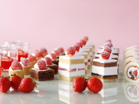 <Adult rate for WEEKENDS & HOLIDAYS > Sandwich & Dessert Buffet: Strawberry