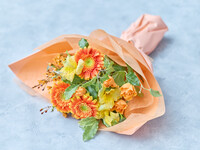 【最高の結婚記念日：土日祝】こぼれスパークリング＋花束＋メッセージプレート20文字付き記念日！お肉料理ランクアップ！シェフお勧めWメイン料理を堪能