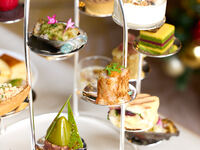 【12/1-12/18 Weekend Only】Festive Afternoon Tea with a Glass of Champagne ＋ Kamon Cookie＋ Ornament